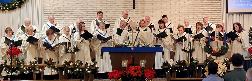 Chancel Choir sings praise during our worship service.